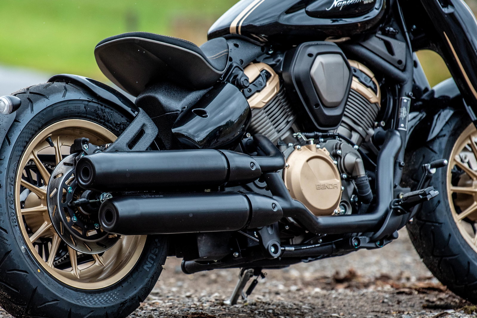 The Benda Napoleonbob 500 - detail