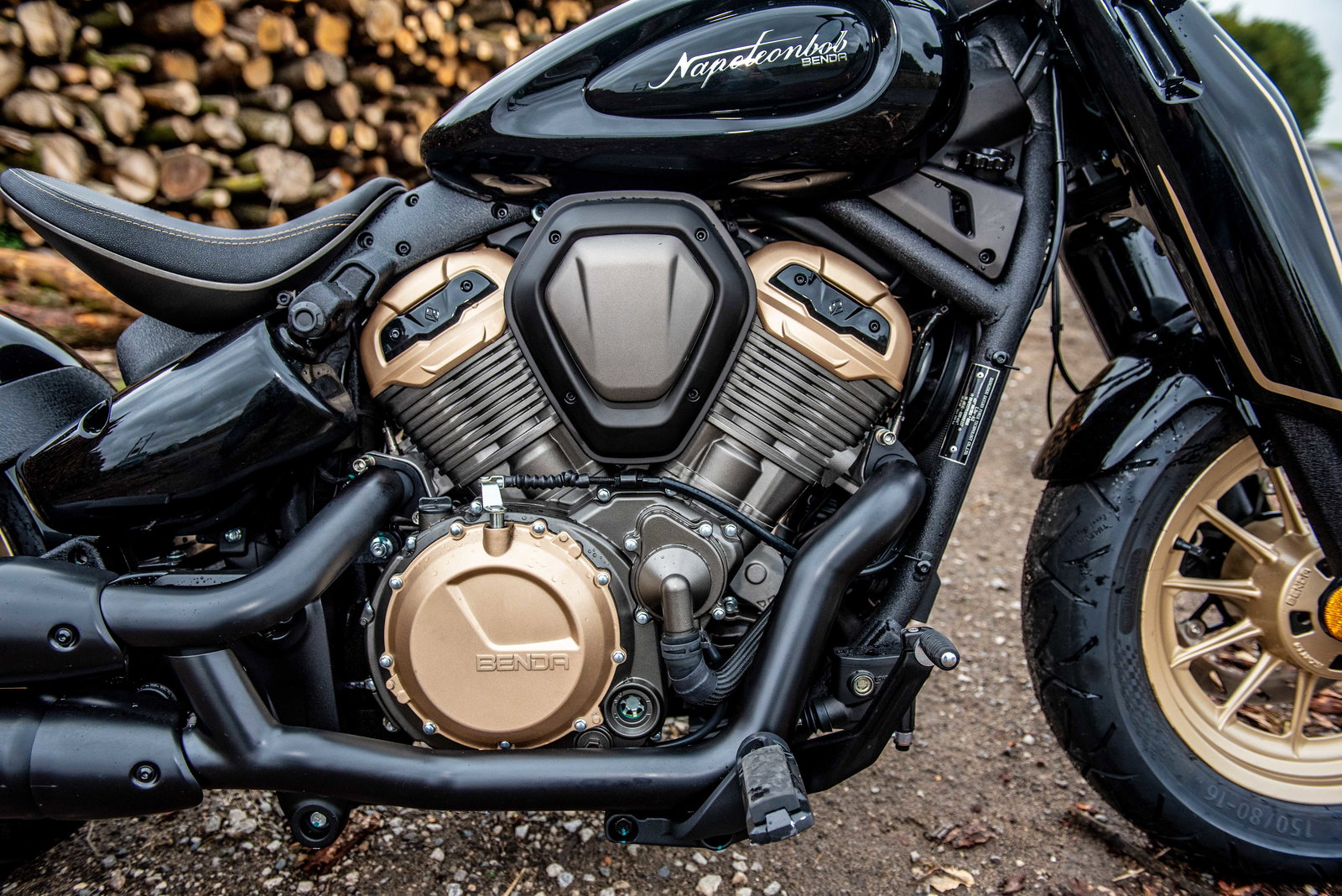 The Benda Napoleonbob 500 - detail