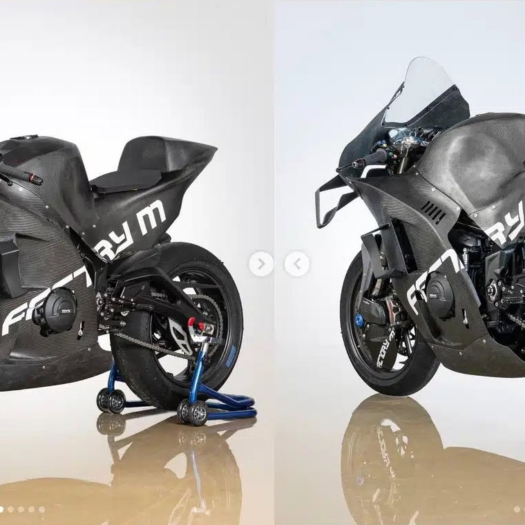 Carbon fibre Triumph Street Triple 765 RS looks like the ultimate