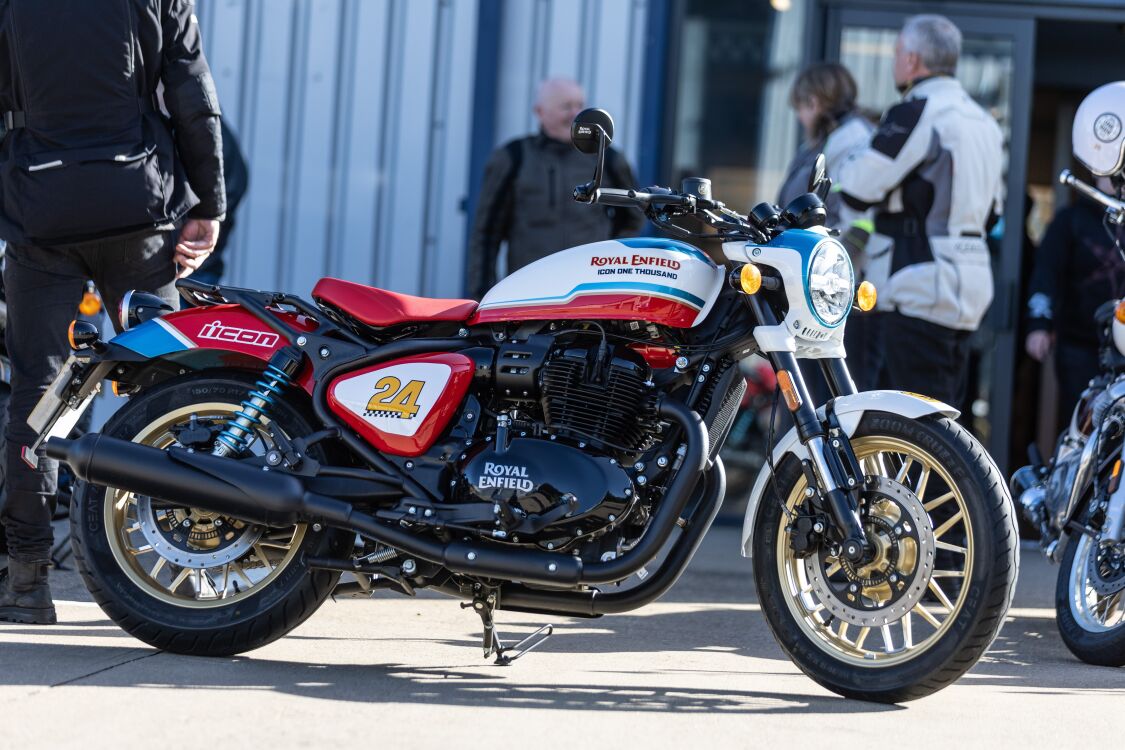 Royal Enfield ICON Shotgun 650 parked