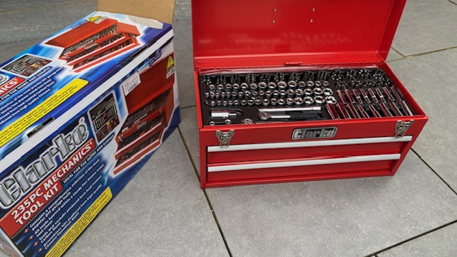 Clarke CHT862 235-piece tool set