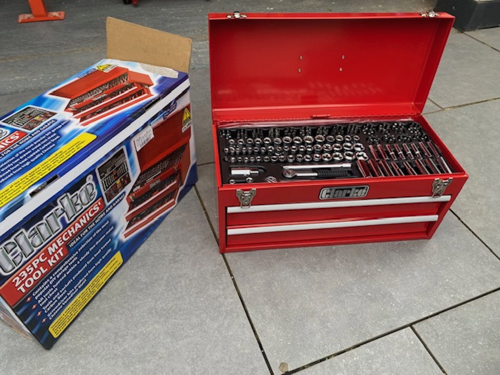 Clarke CHT862 235-piece tool set