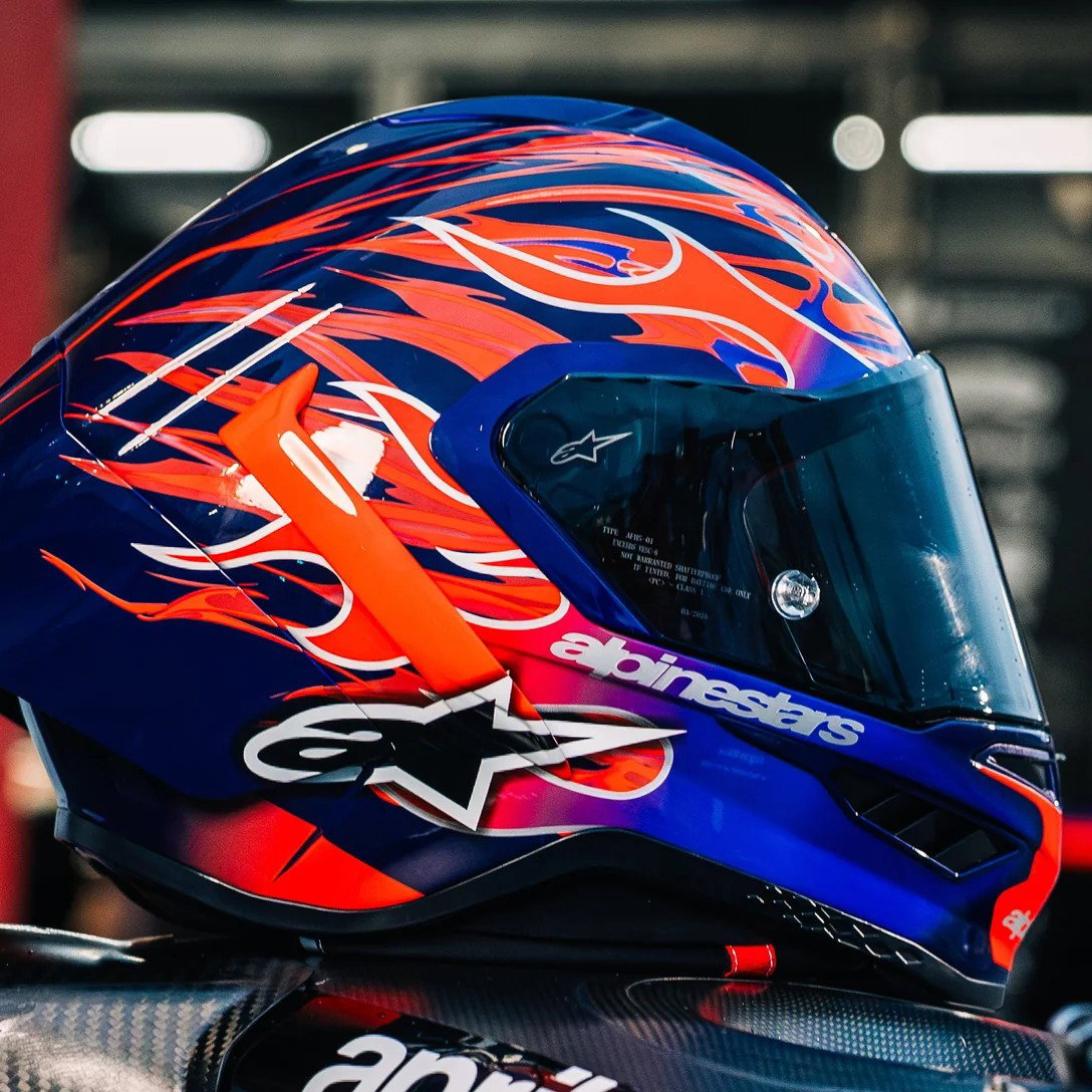 Jorge Martin Flyte Alpinestars helmet sat on an Aprilia MotoGP bike