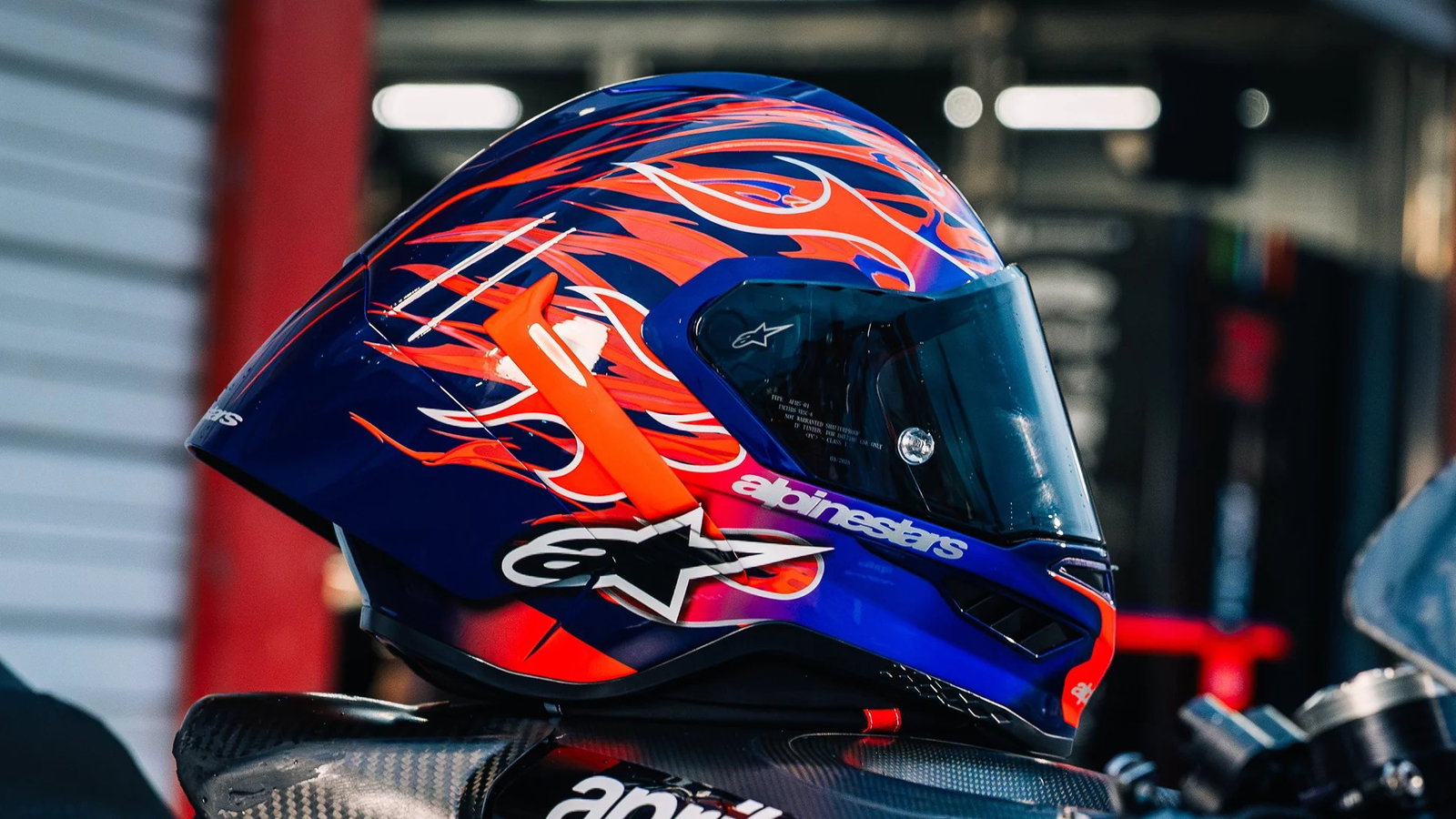 Jorge Martin Flyte Alpinestars helmet sat on an Aprilia MotoGP bike