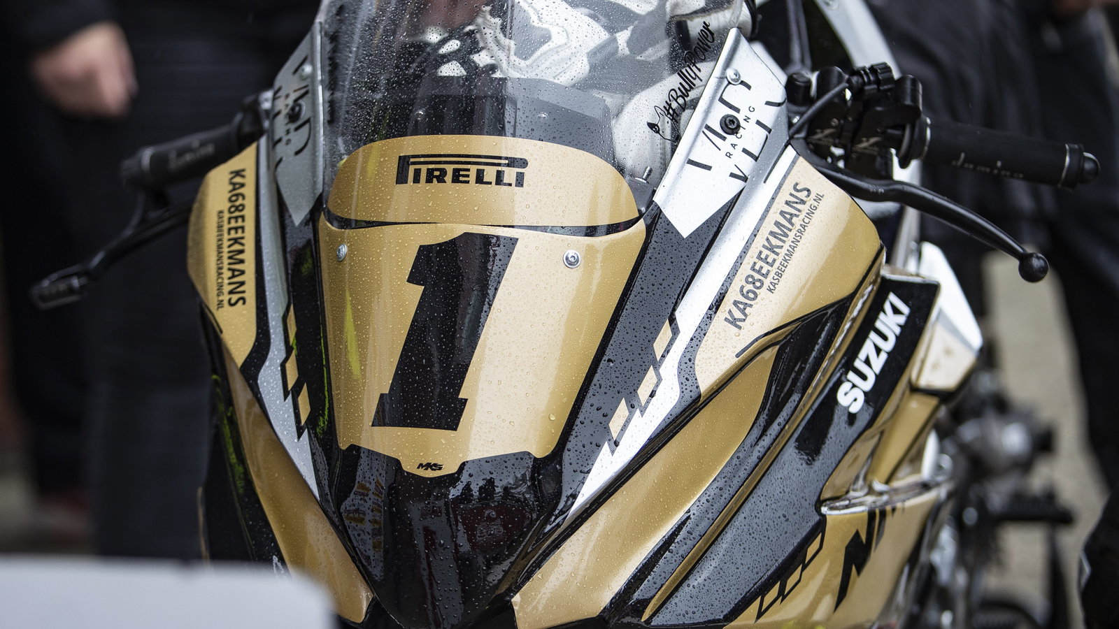 Suzuki GSX-8R in gold to celebrate its title win