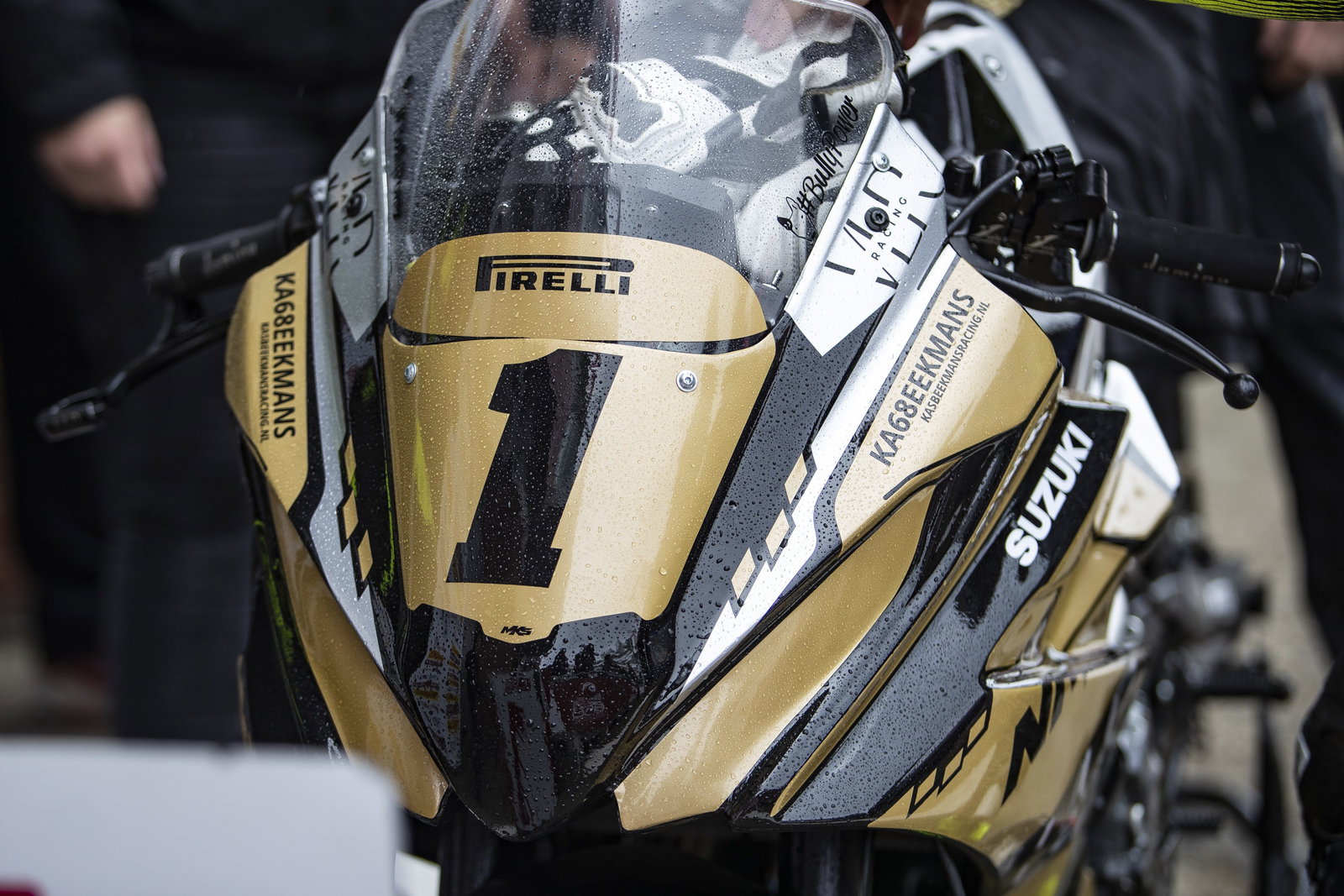 Suzuki GSX-8R in gold to celebrate its title win