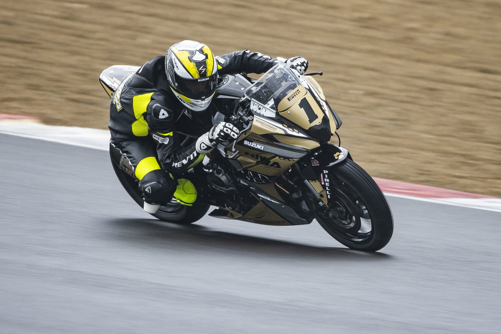 Suzuki GSX-8R riding at Brands Hatch