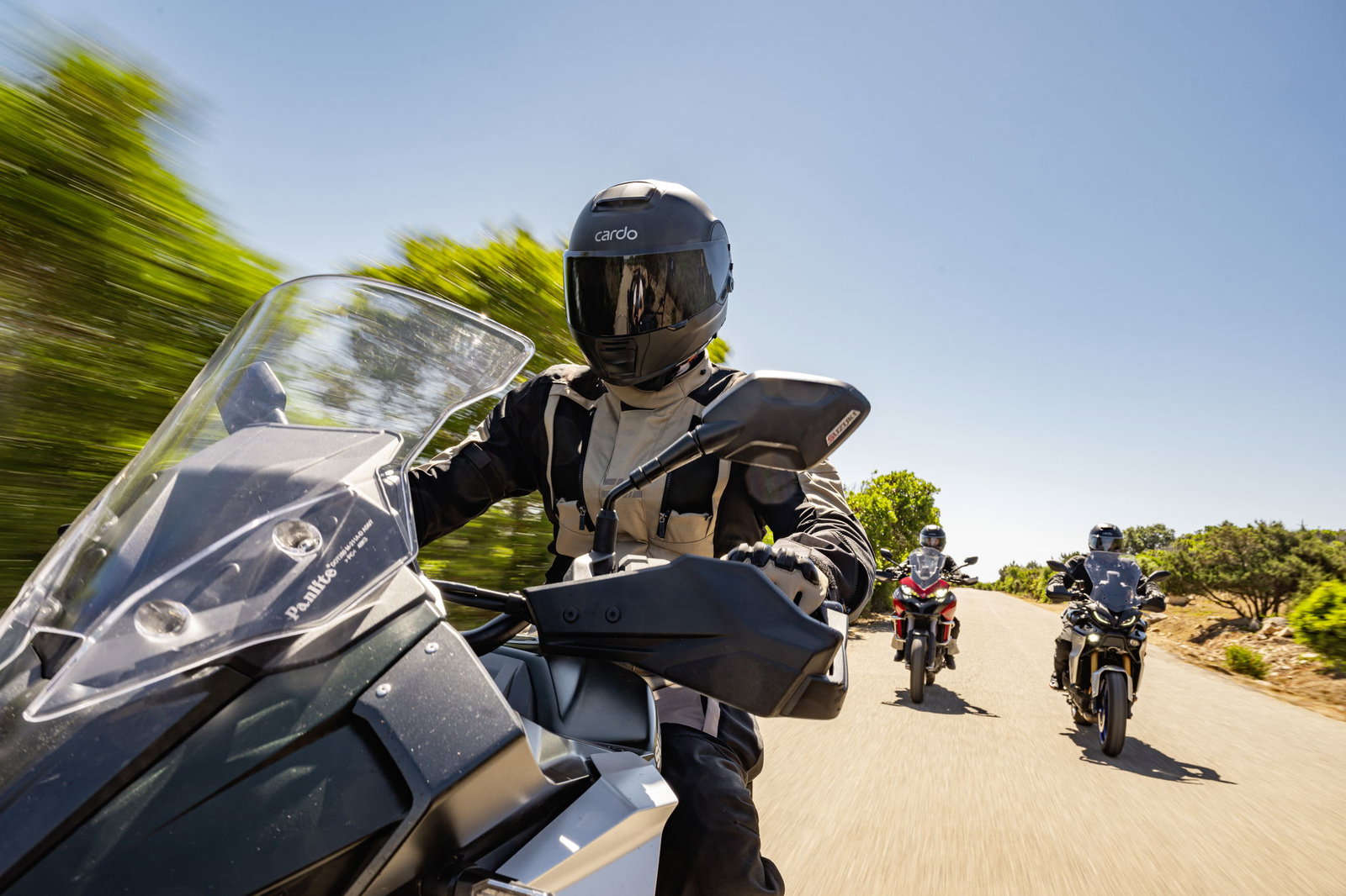 Cardo Systems BEYOND GTS helmet