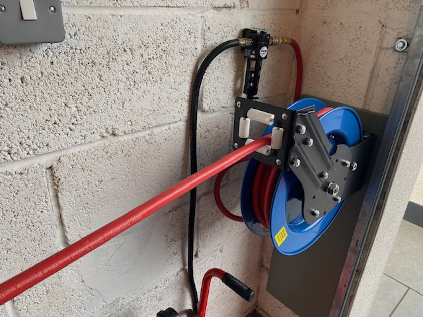 Clarke CAR8MC 8m Retractable Air Hose Reel