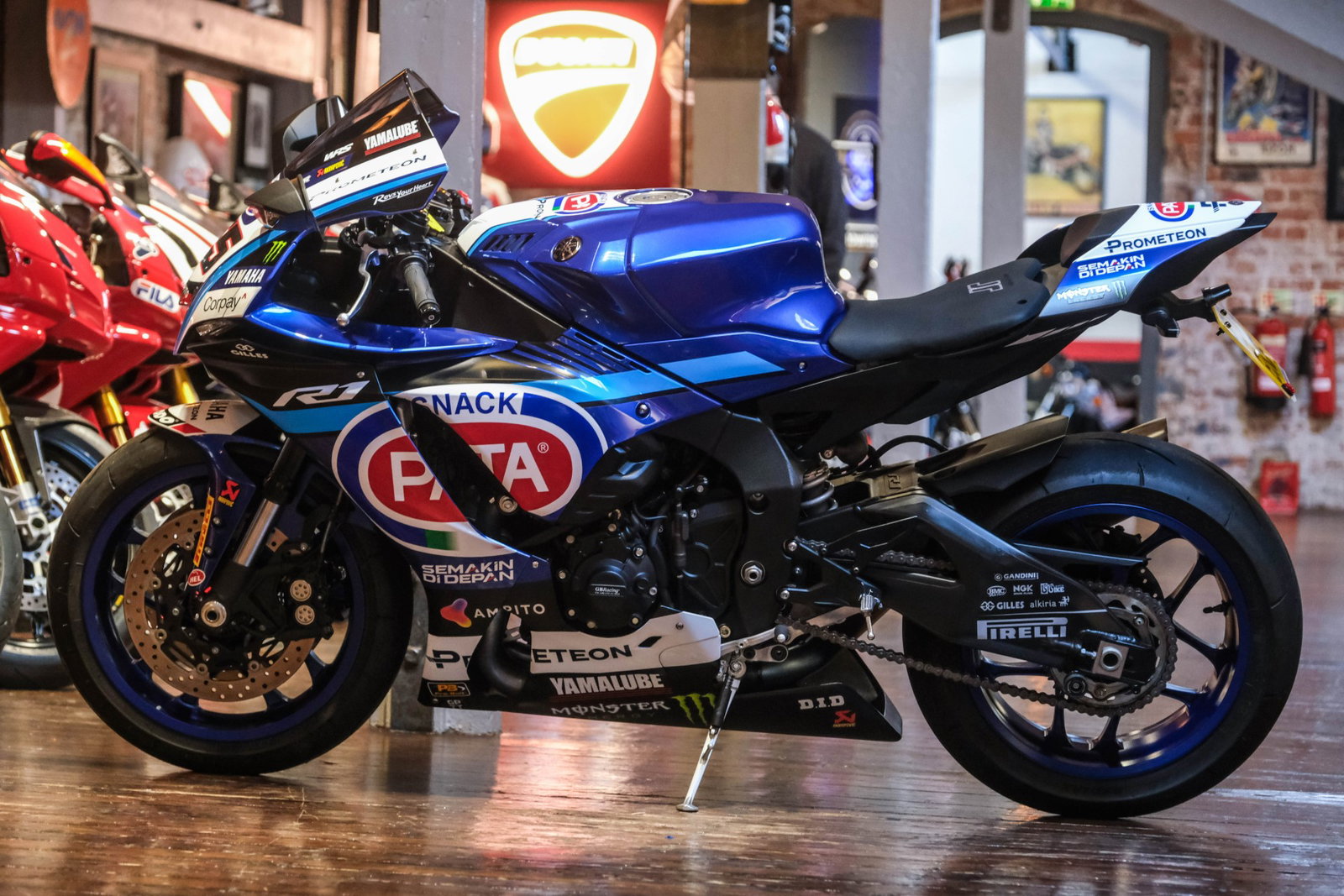 Jonathan Rea Yamaha R1 replica