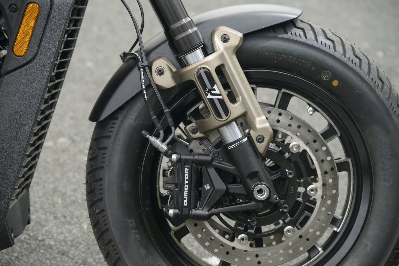 The bike rides on Marzocchi suspension front and rear