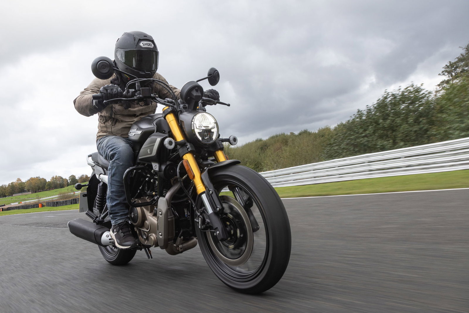 The Hero Hunk 440 - riding