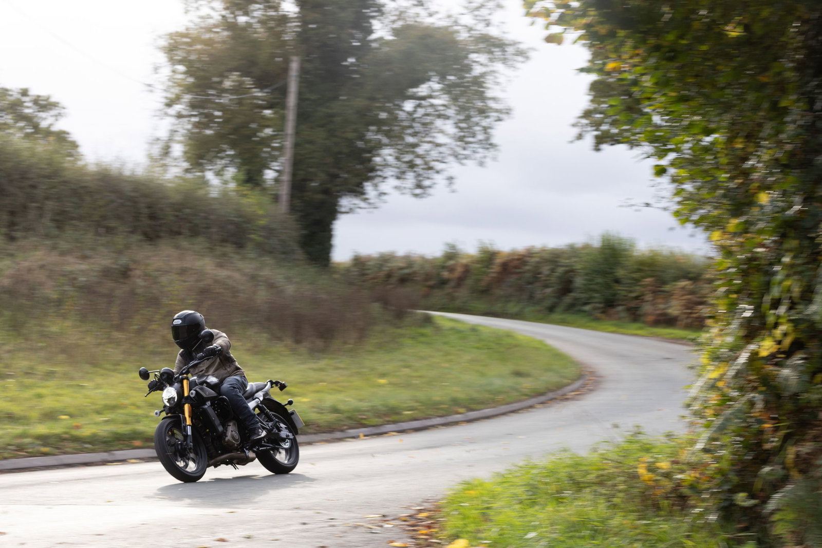 The Hero Hunk 440 - riding