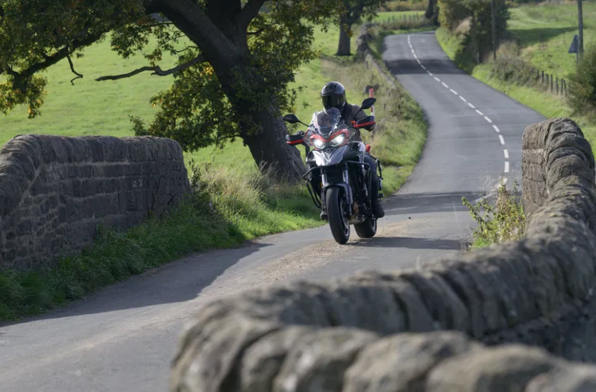 New QJMotor SRT 900 S - riding