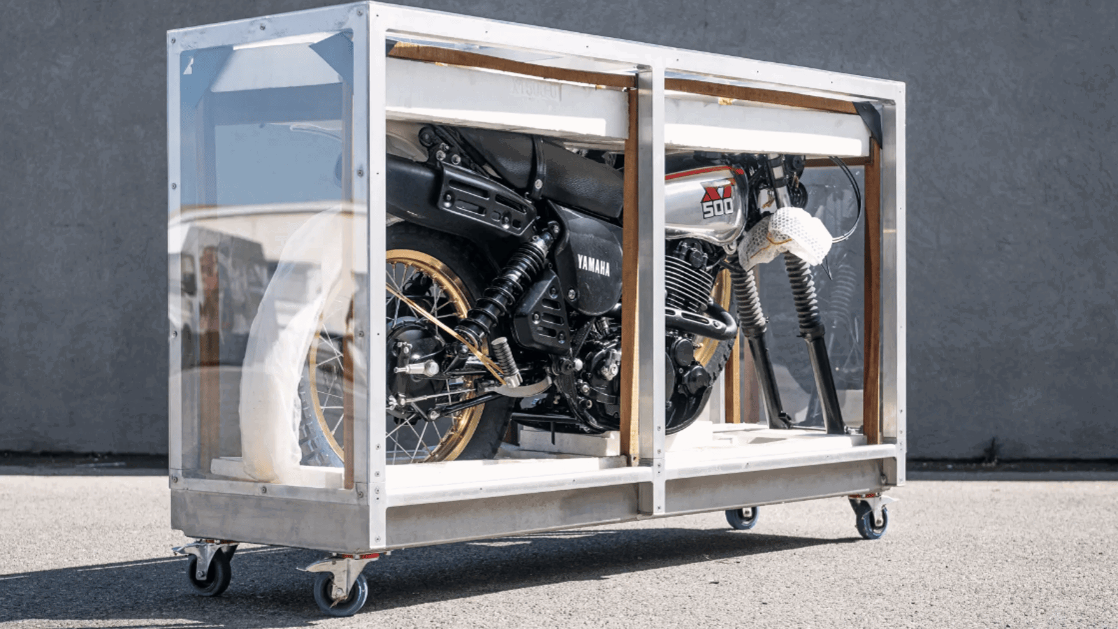 Yamaha XT500 in its original box