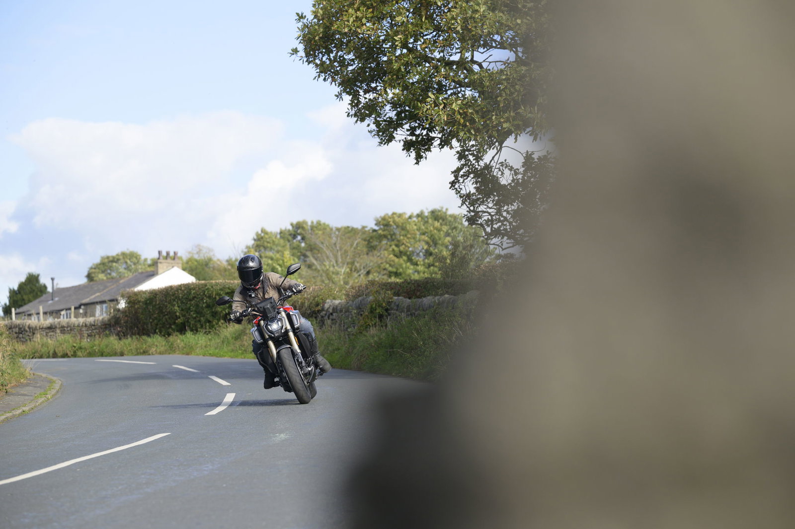 The QJ Motor SRK 900 - riding