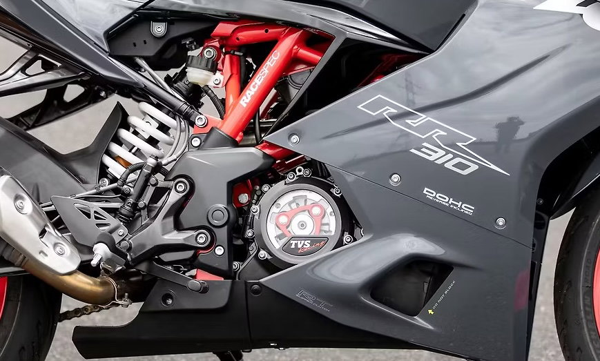 The frame and chassis of the RR is shared with the RTR