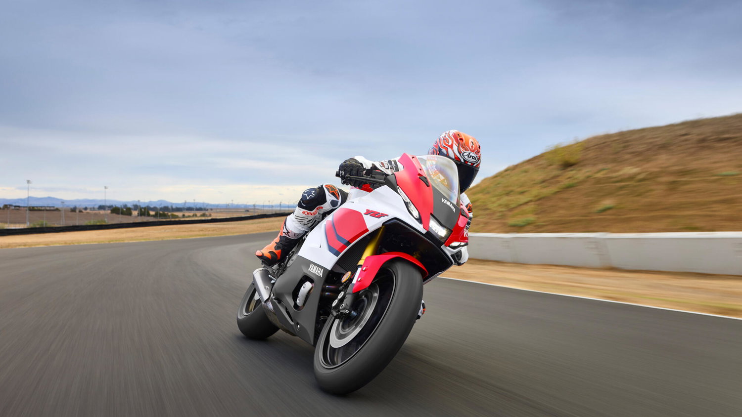 Yamaha R7 Riding 2026 Yamaha R7 specs, details and features | Visordown