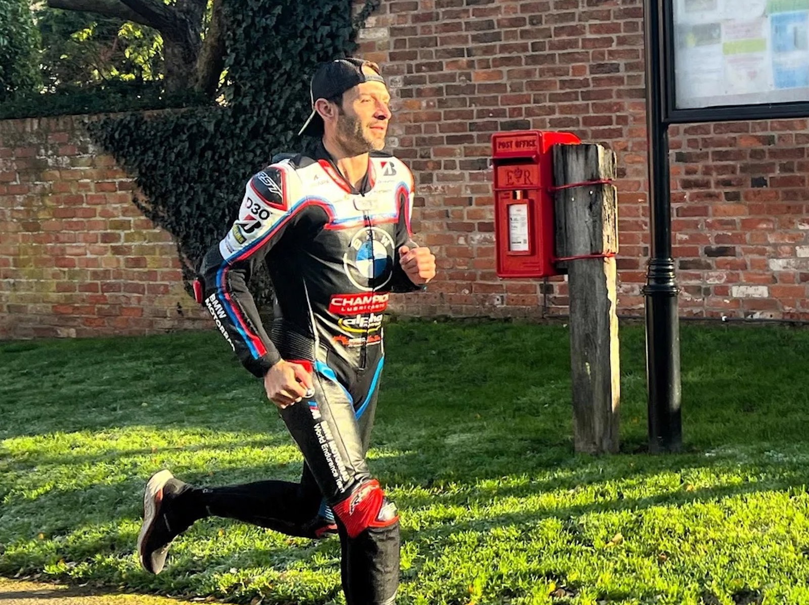 Sylvain Guintoli running for Luca in race leathers