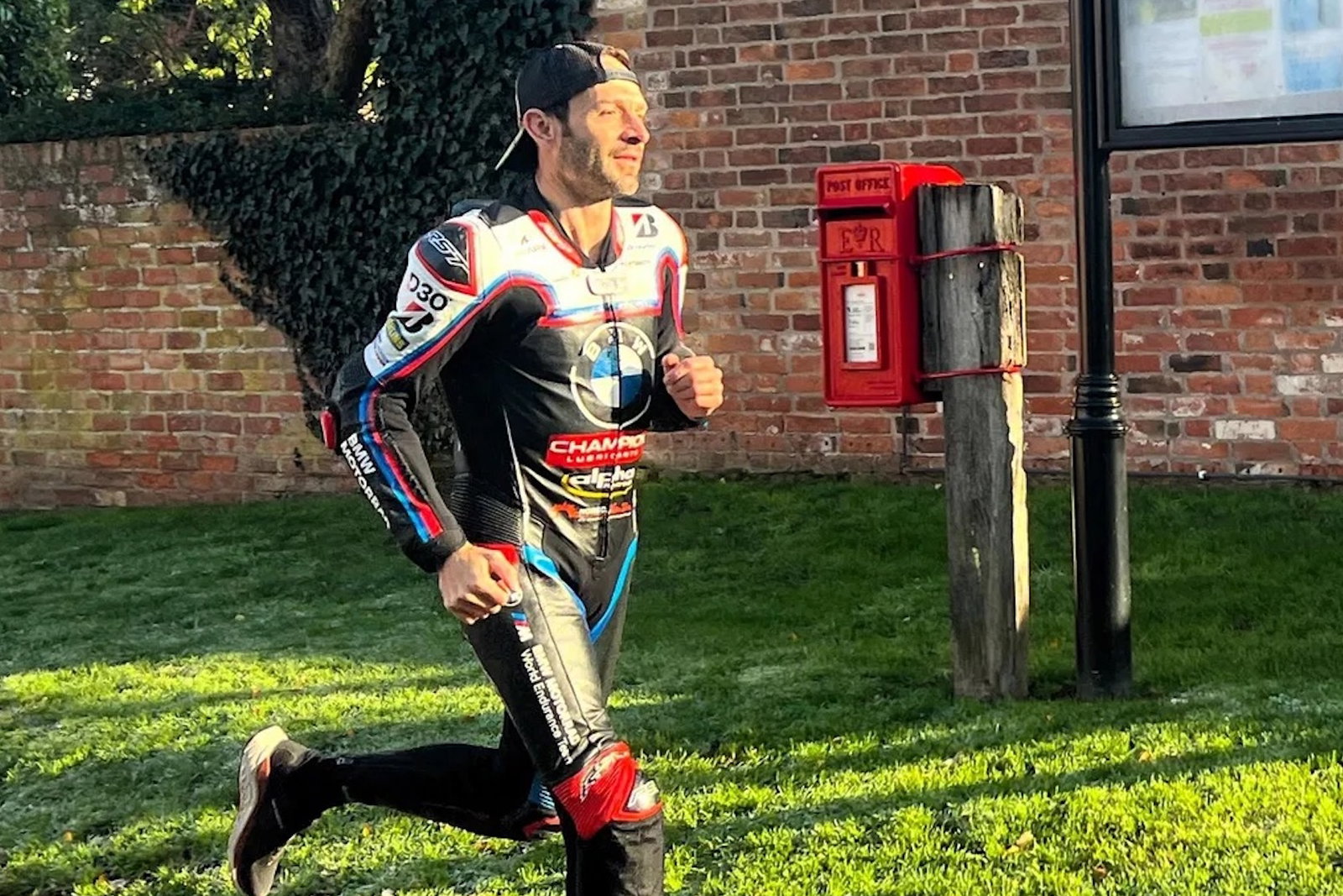 Sylvain Guintoli running for Luca in race leathers