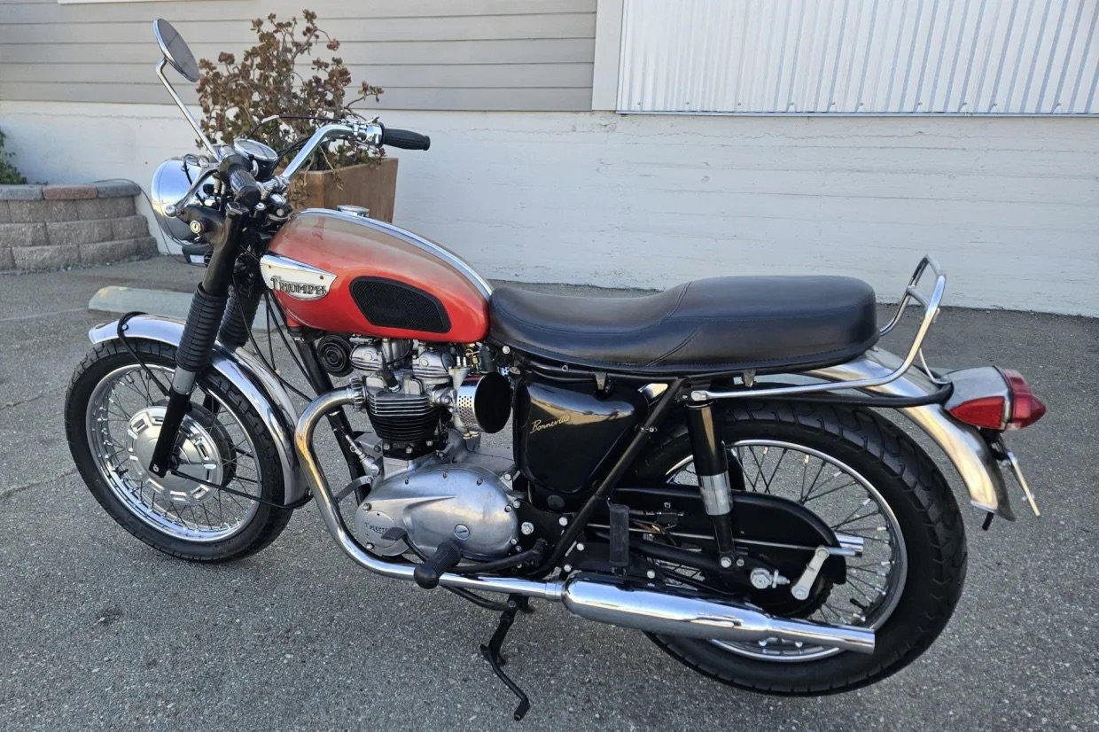 Ex-Billy-Joe Armstrong Triumph Bonneville T120R