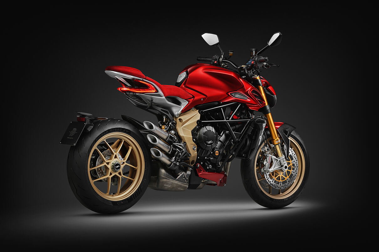 Brutale Serie Oro rear shot with the triple exhaust pipe system