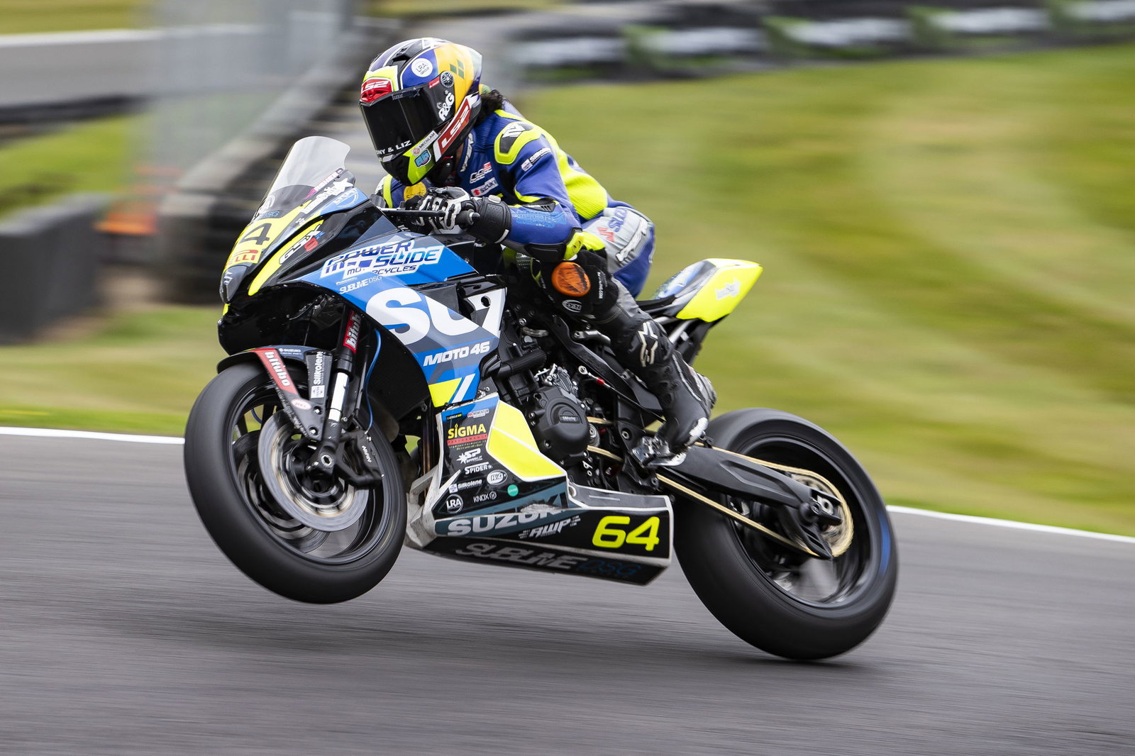 Suzuki GSX-8R at Cadwell park