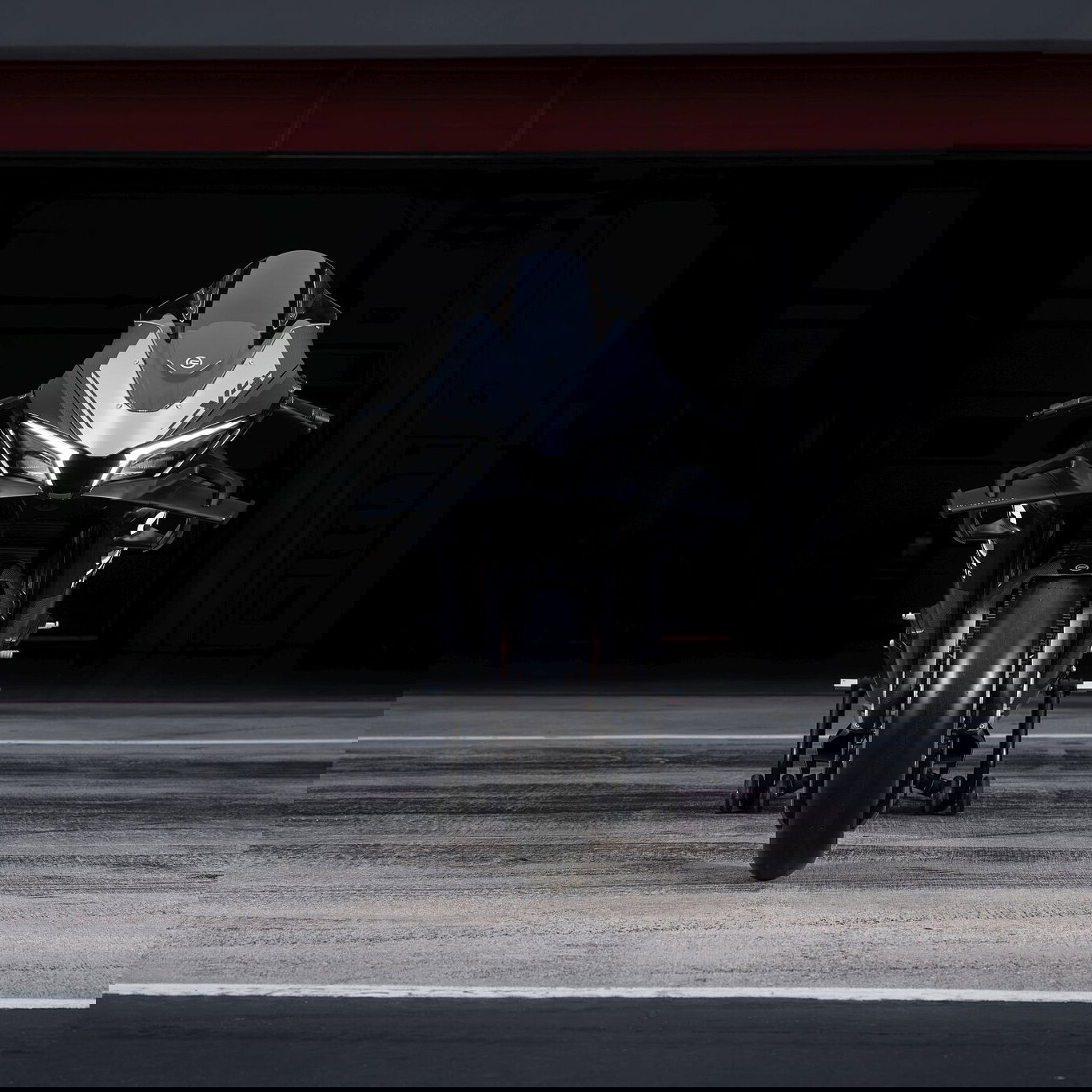 Front view of the new CFMoto V4 SR-RR prototype