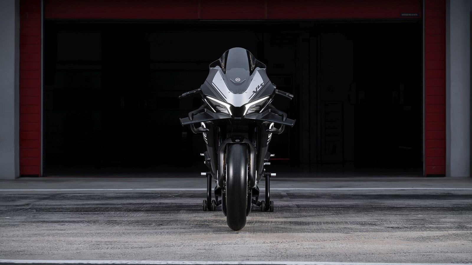 Front view of the new CFMoto V4 SR-RR prototype