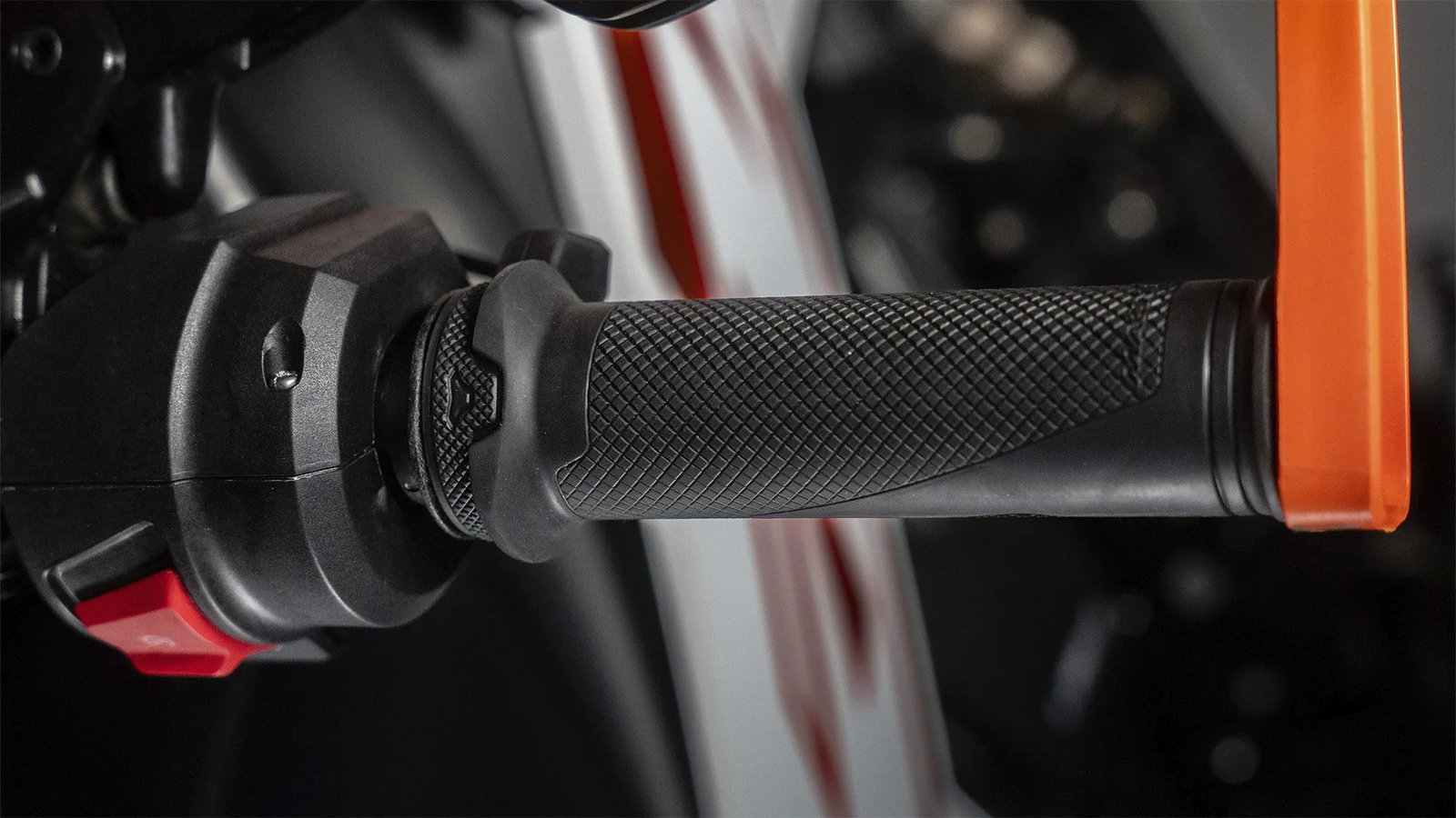 Macna Bluetooth heated grips