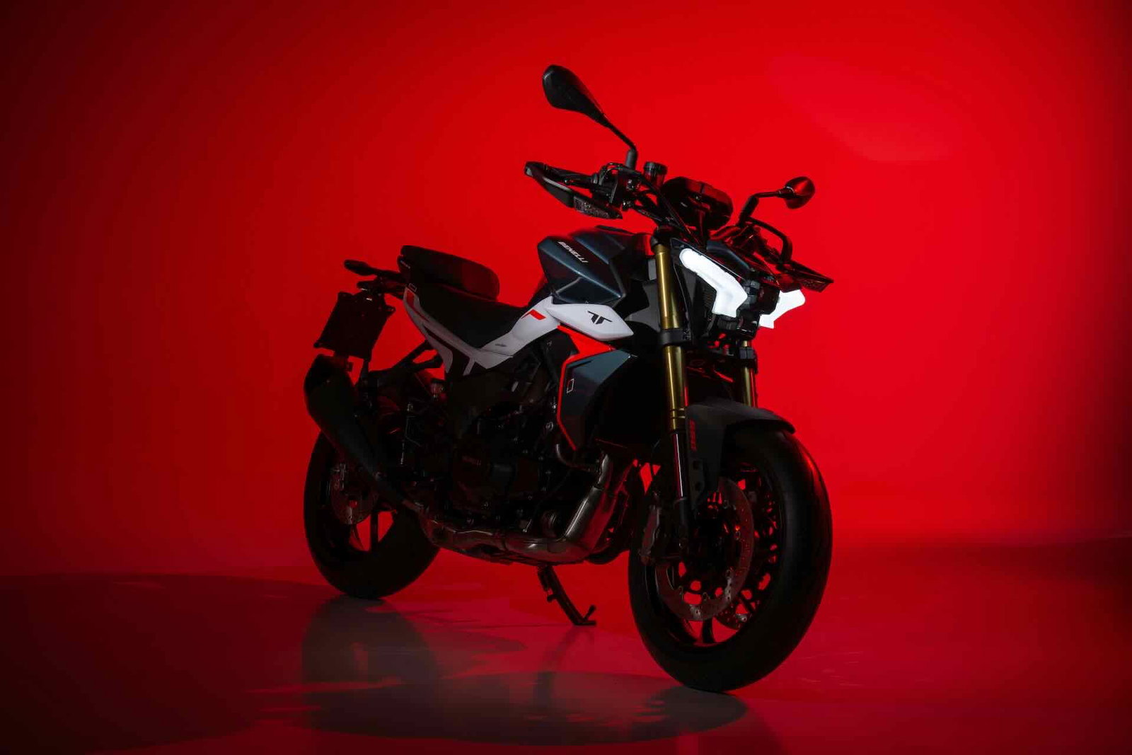 ちひたん様　3点おまとめ Chinese-owned Benelli reveals new TNT 550 naked | Visordown