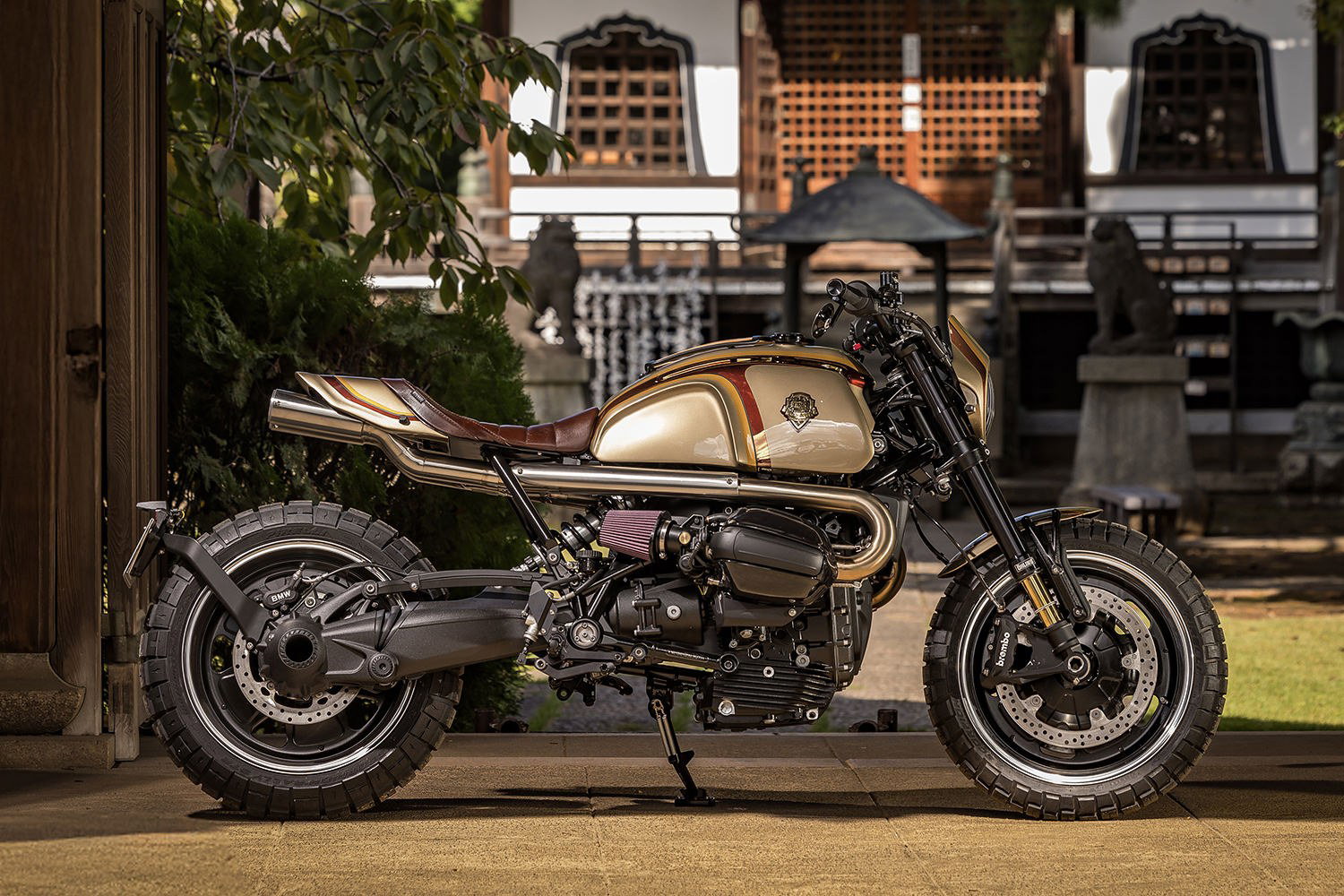 Rough Crafts BMW R12 nineT based on a Porsche 911
