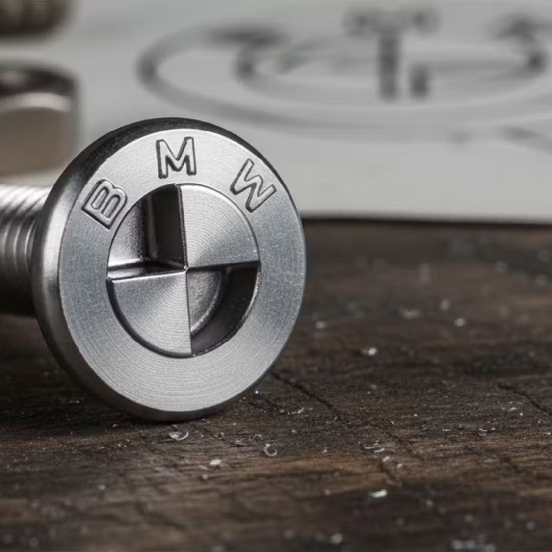 BMW patents 'roundel' bolt heads