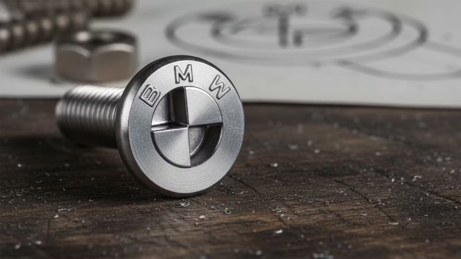 BMW patents 'roundel' bolt heads