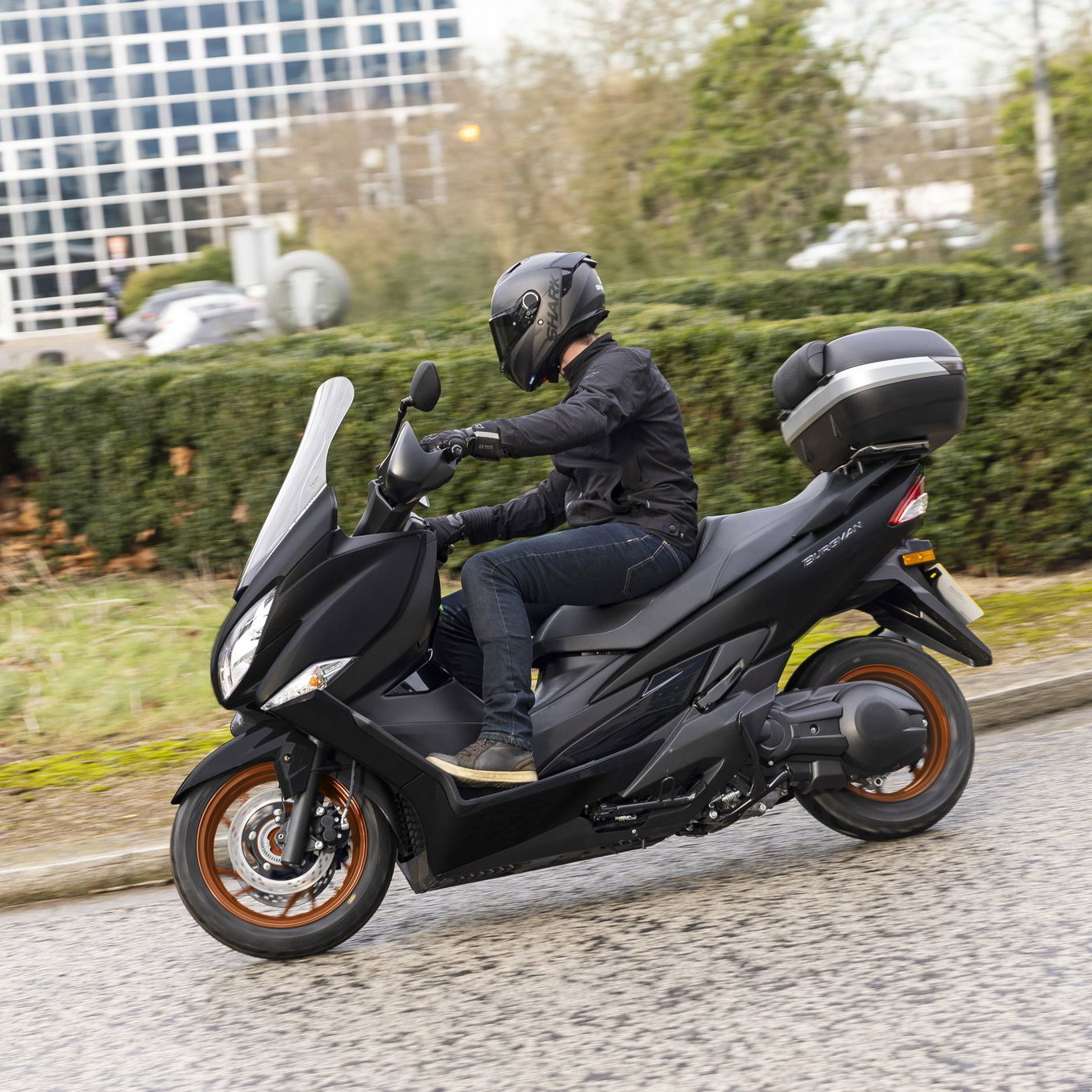 Suzuki Burgman 400 on the road