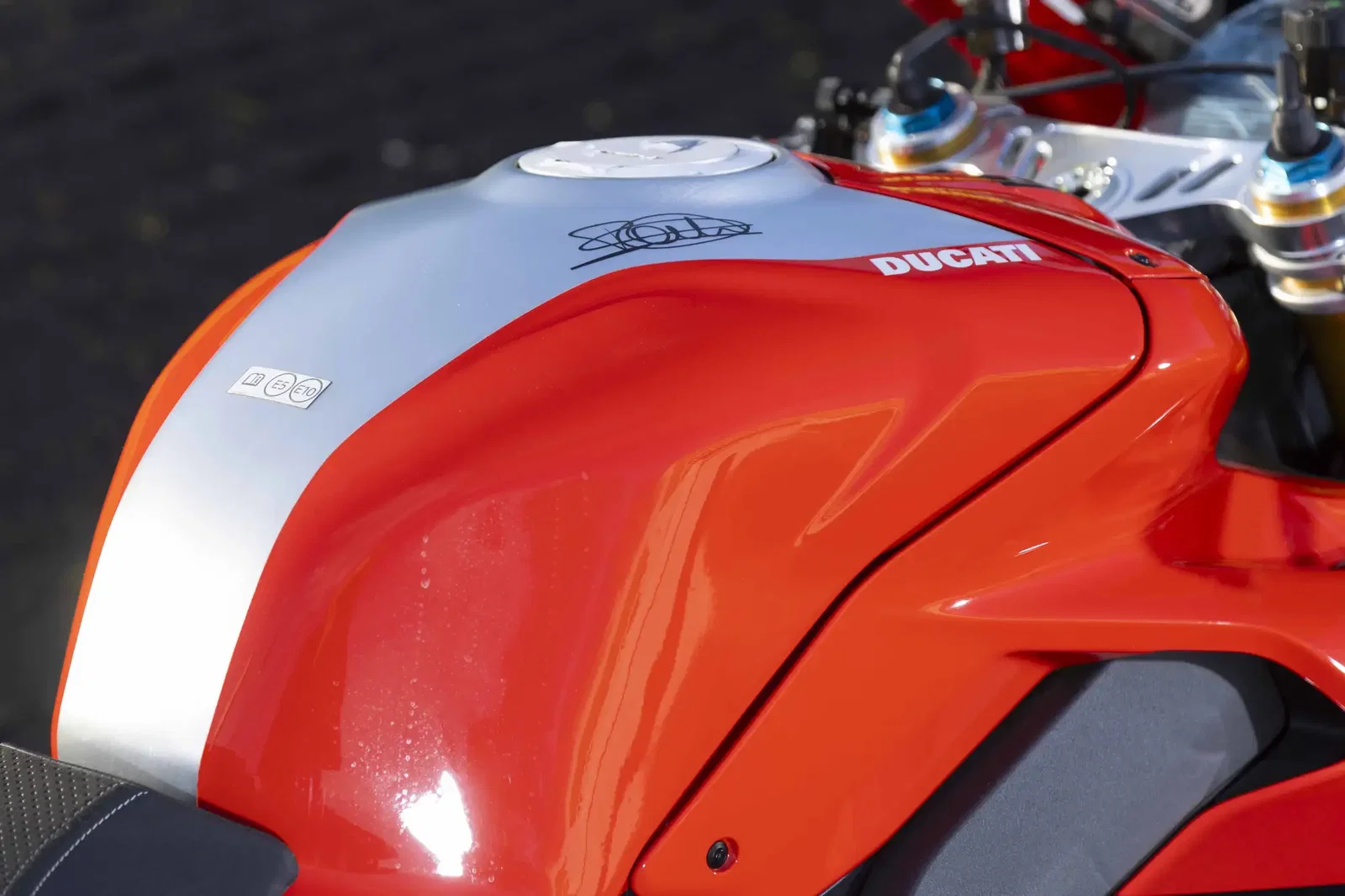 Ducati Panigale V4 fuel tank