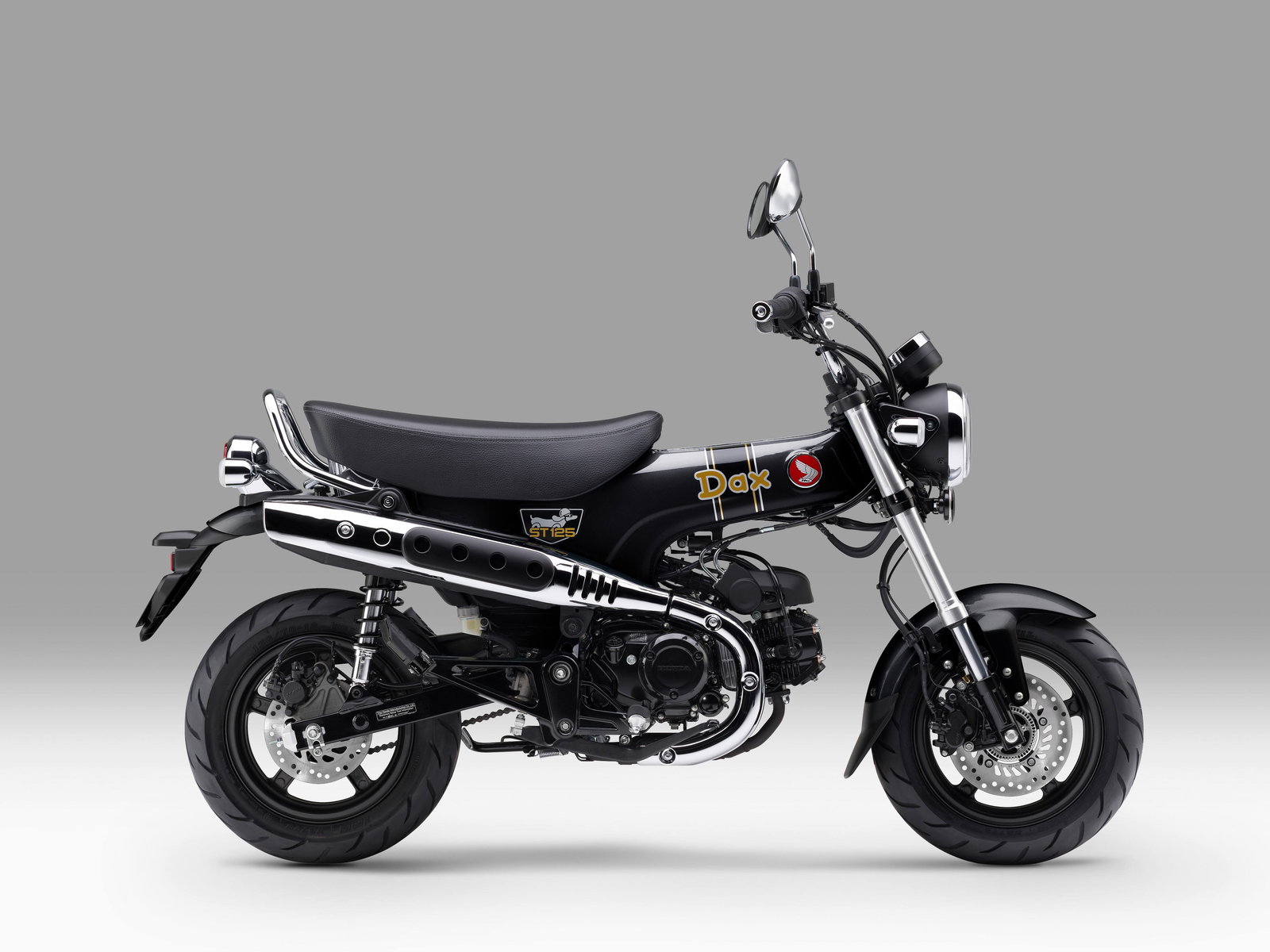 Honda ST125 Dax in black