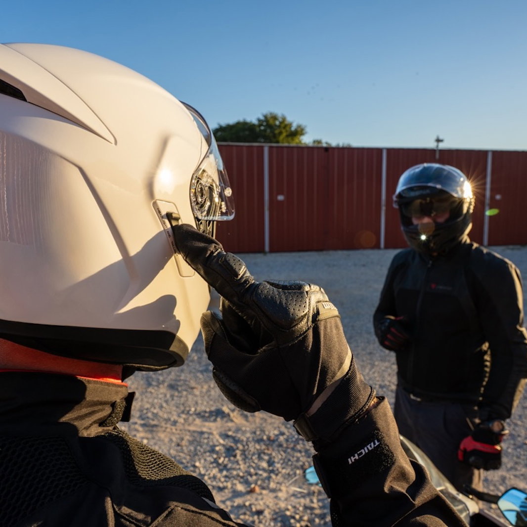 Sena Phantom ANC noise-cancelling motorcycle helmet features spec and details | Visordown Sena Phantom ANC noise-cancelling motorcycle helmet features spec and details | Visordown