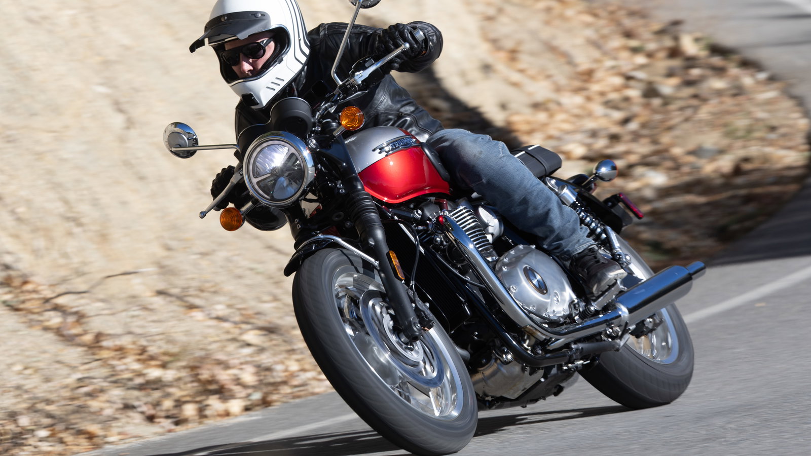 2026 Triumph Bonneville T120 - riding