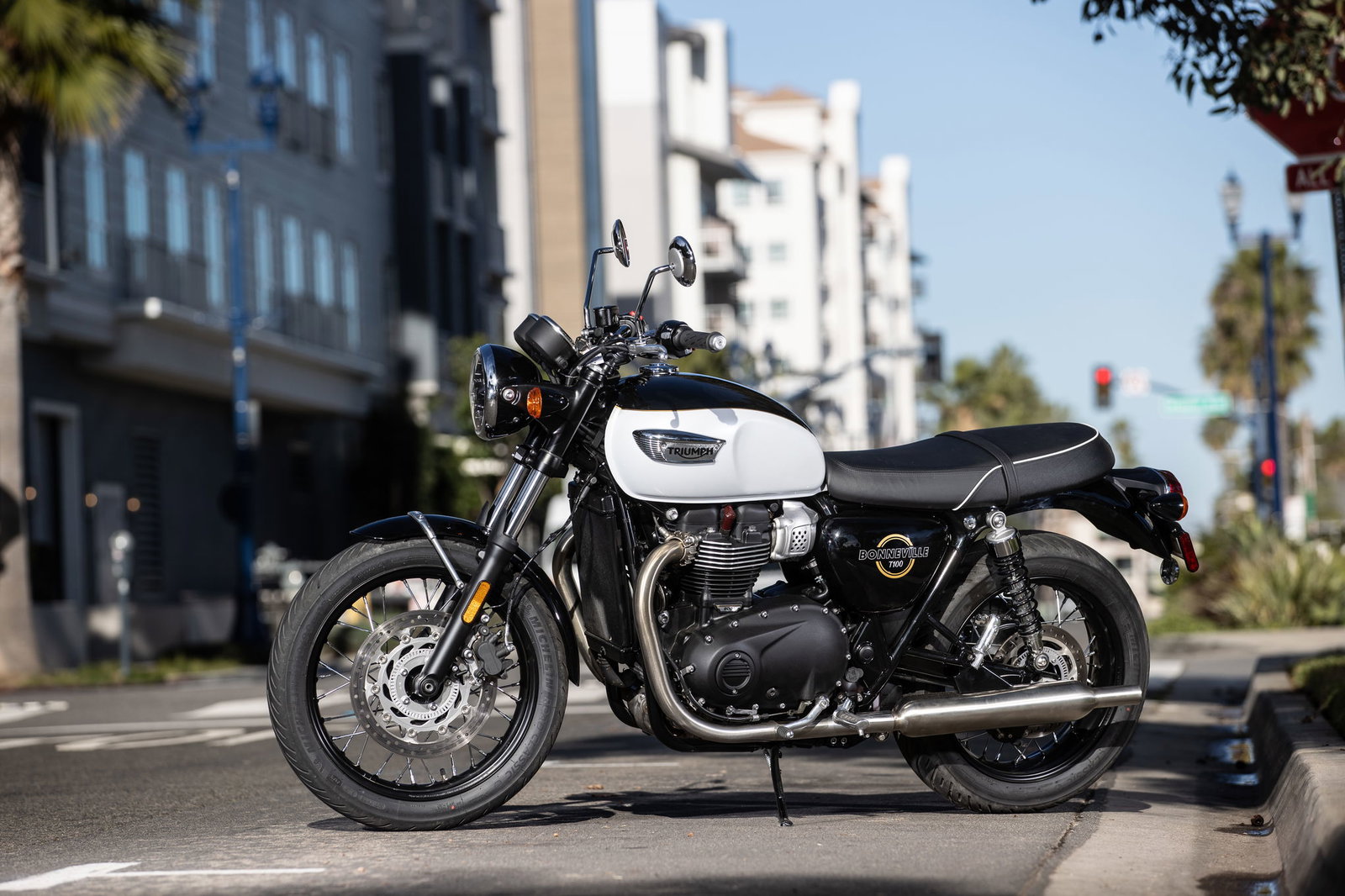 The Triumph Bonneville T100 (2026) - static
