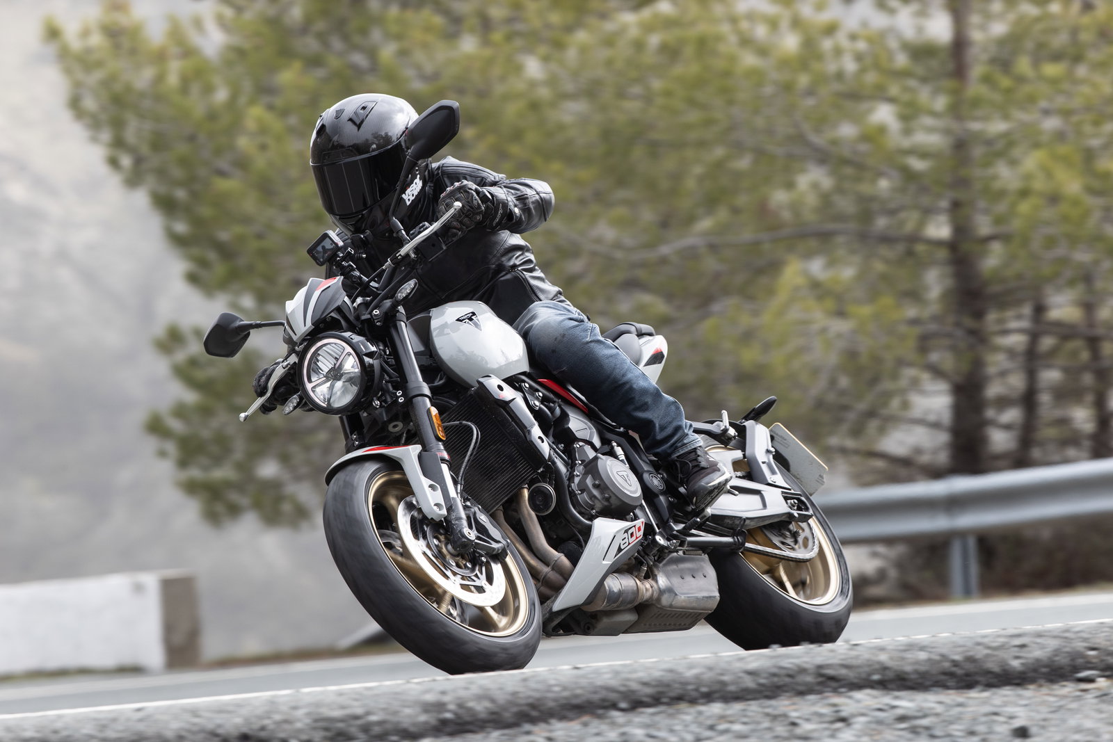 The 2026 Triumph Trident 800 - riding