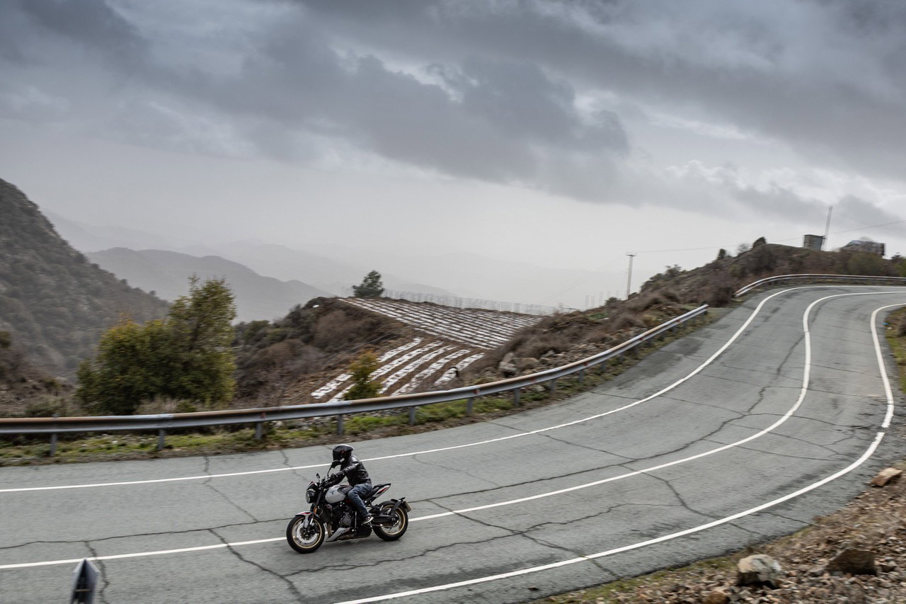 The 2026 Triumph Trident 800 - riding