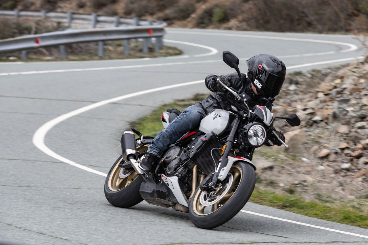 The 2026 Triumph Trident 800 - riding