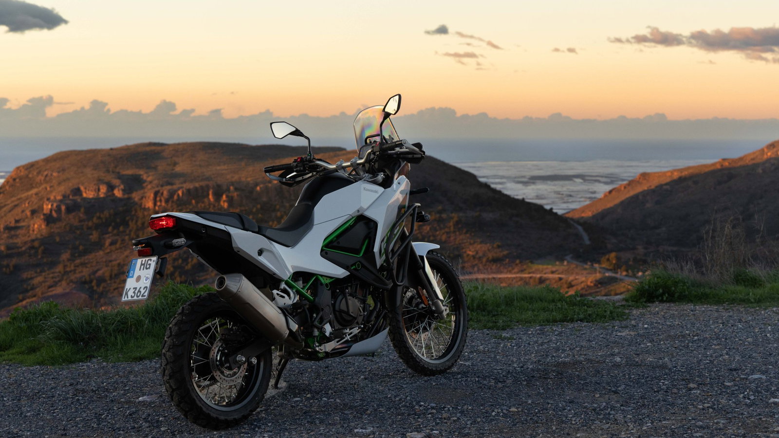 The 2026 Kawasaki KLE500 - static