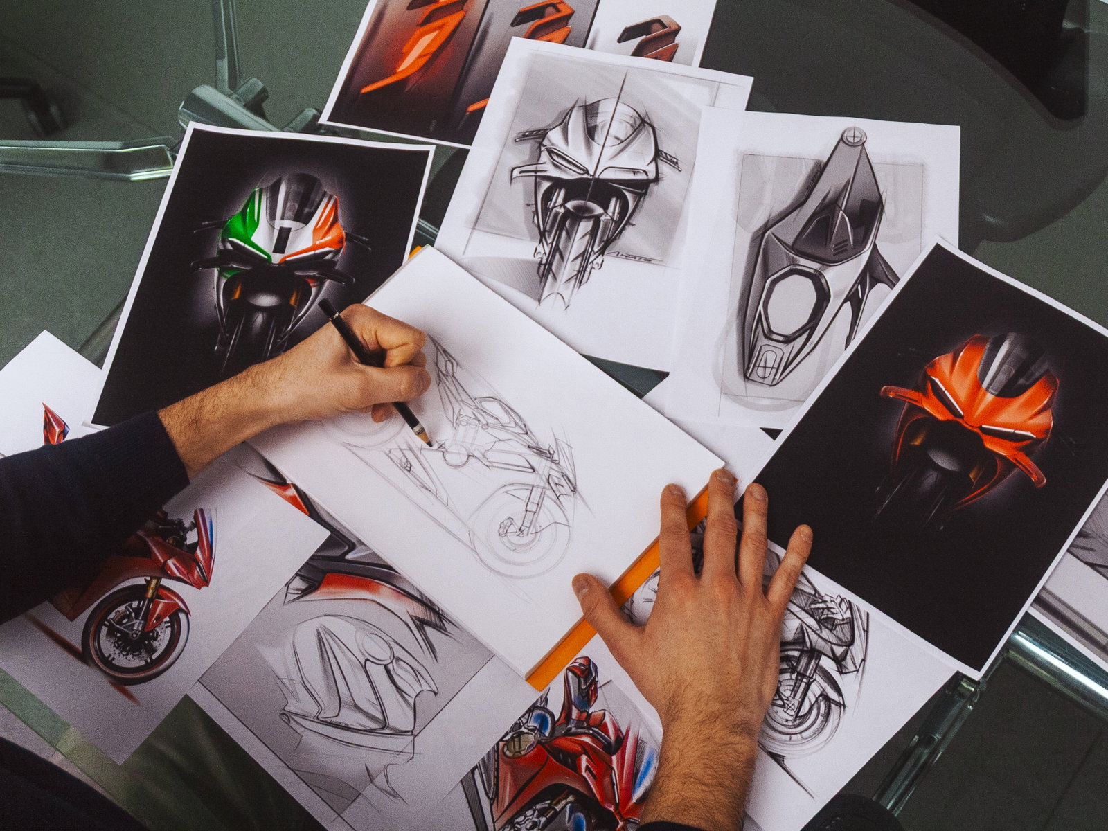 Design sketches for the Panigale V4
