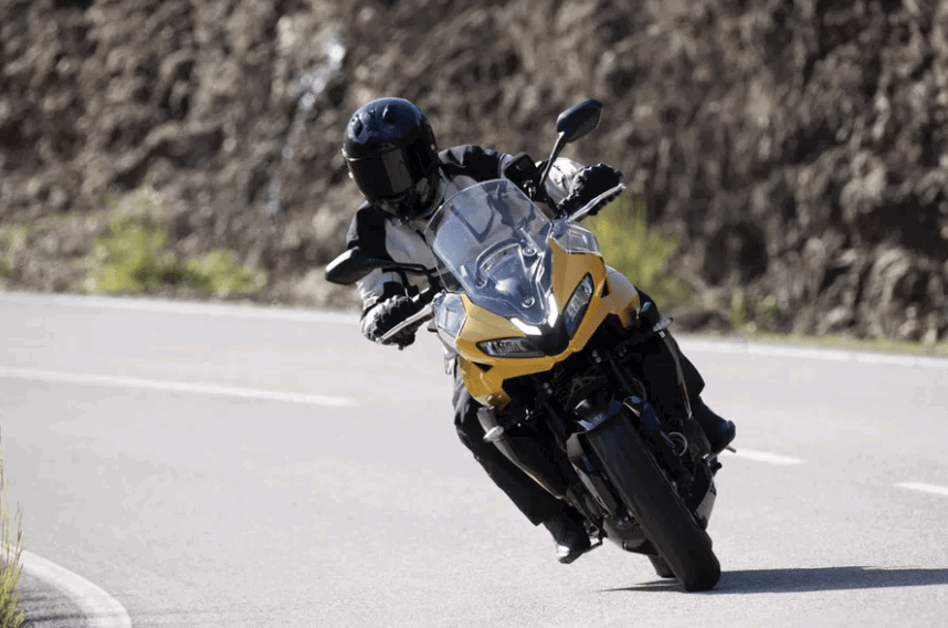 Triumph Tiger Sport 800 cornering