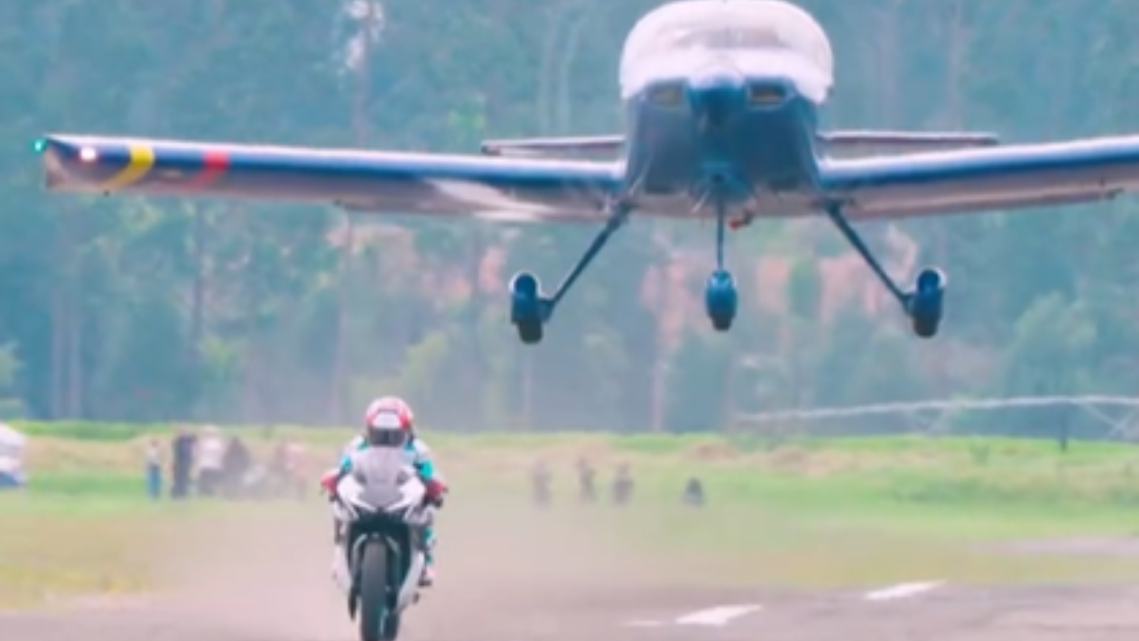 David Alonso racing an aircraft