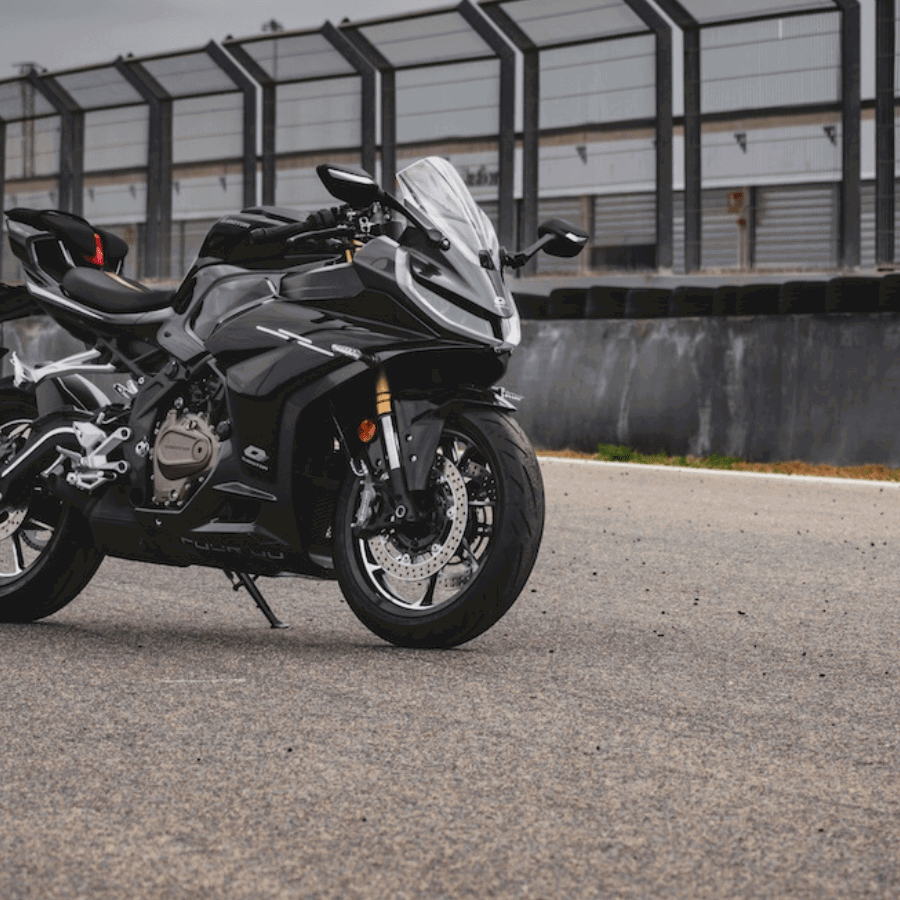 High-spec QJMotor SRK 421 RR arrives as a Kawasaki ZX-4RR