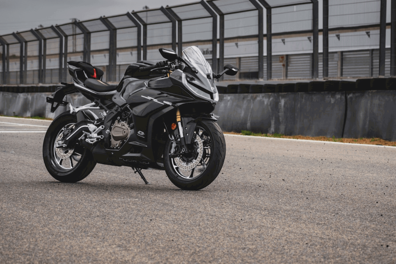 High-spec QJMotor SRK 421 RR arrives as a Kawasaki ZX-4RR