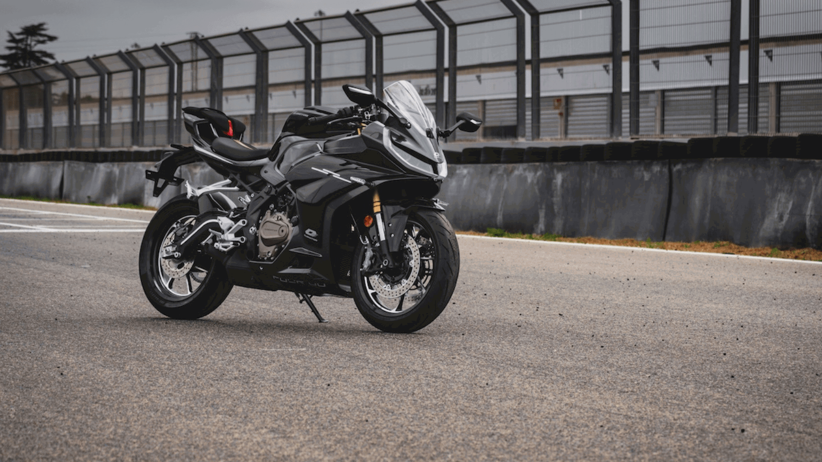 2026 QJMotor SRK 421 RR in black